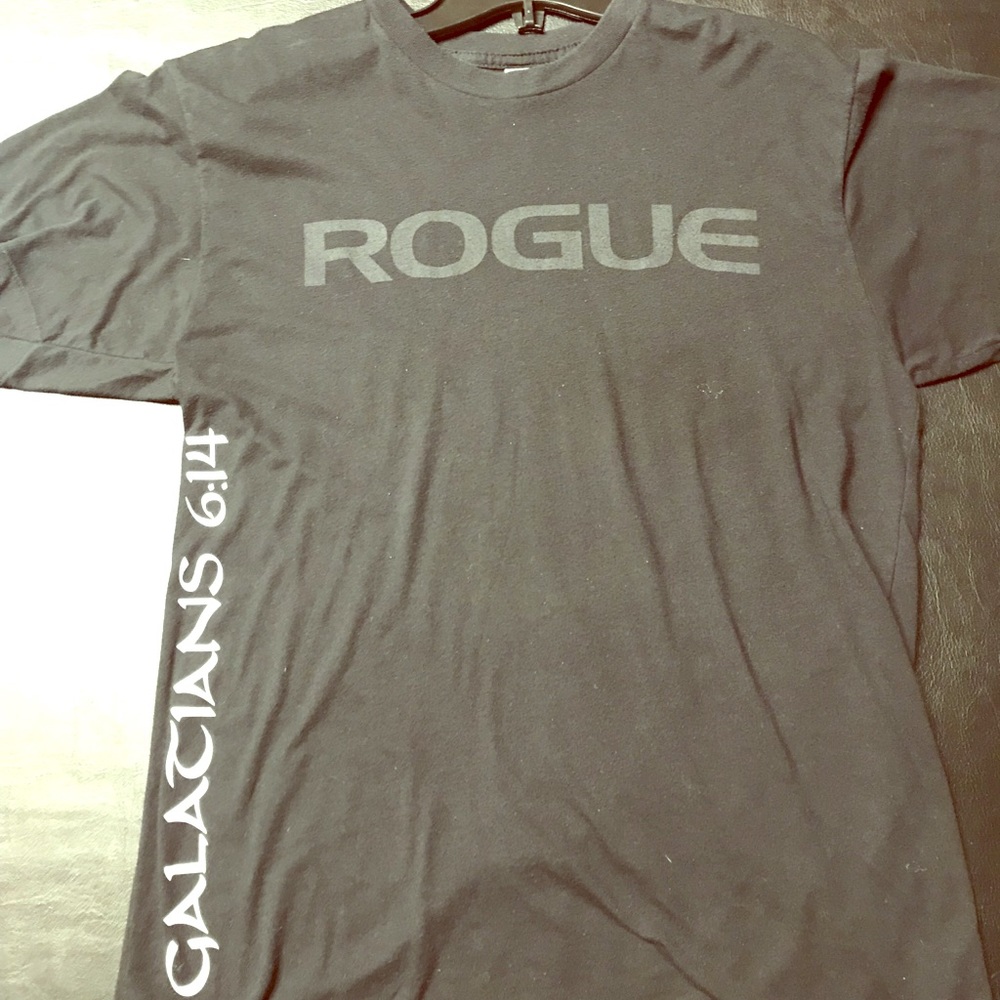 Rogue men’s medium short sleeve shirt
